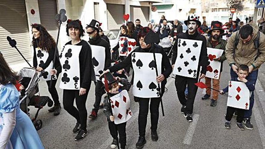 Ball i xocolatada a la festa  de Carnestoltes de Montilivi