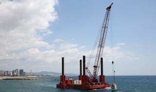 El Port Olímpic inicia las obras para blindarse y mejorar el fondo marino