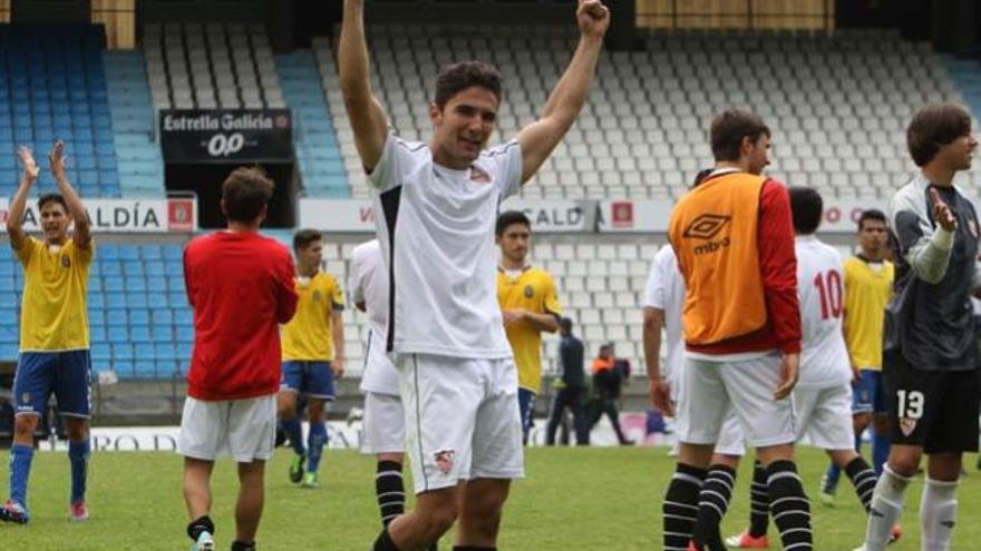 Los jugadores del Sevilla celebran el pase // GROBAS