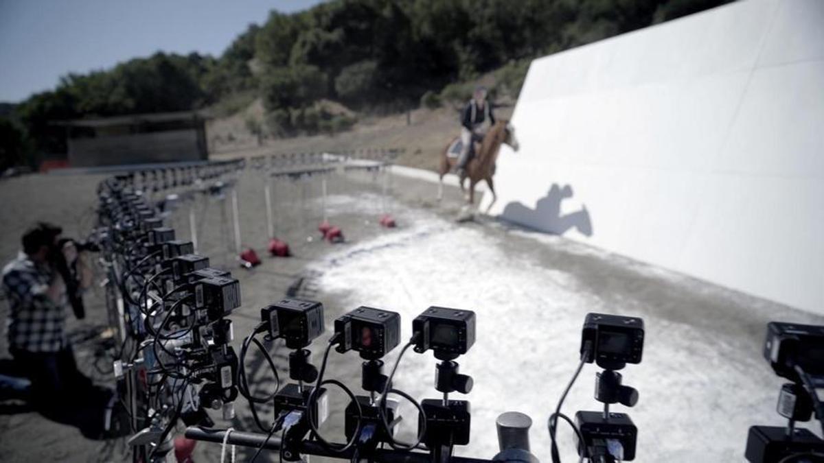 La recreación en el documental de las imágenes de los caballos en movimiento, que se disparó con 84 cámaras.