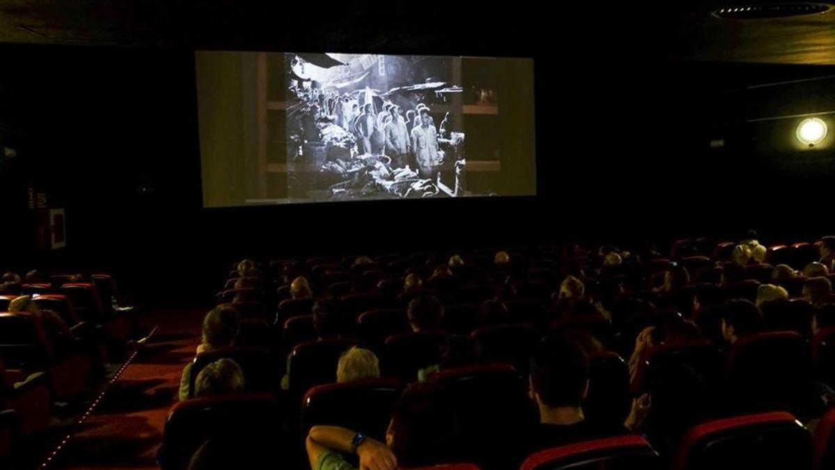 &quot;Carmen y Lola&quot; gana el premio Violeta de Oro