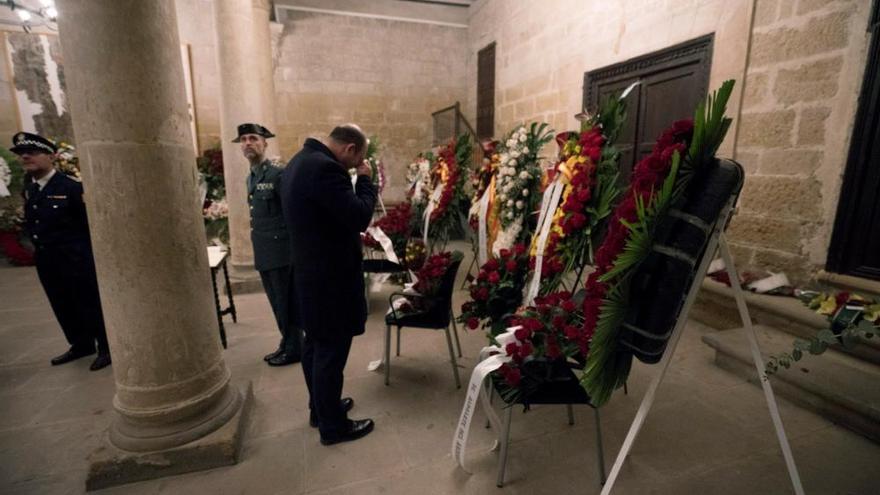 Multitudinaria despedida a los guardias civiles asesinados en Teruel