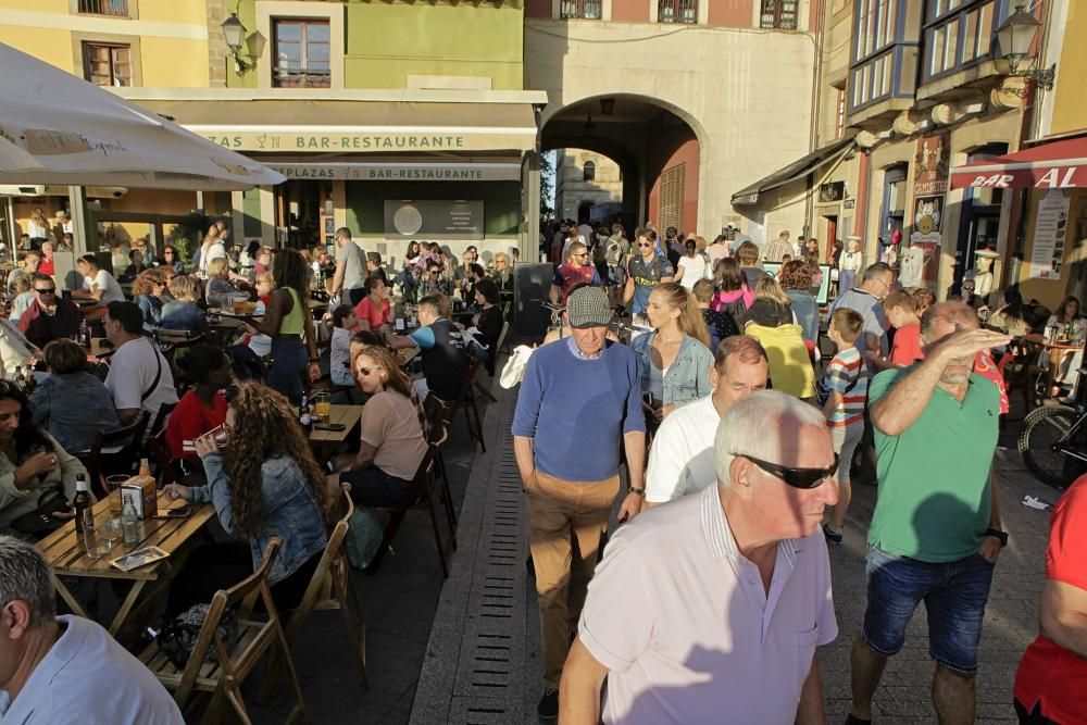 Carlos Sadness en la Plaza Mayor de Gijón