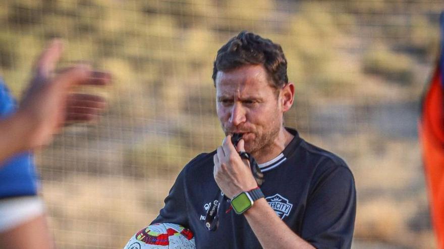 El Real Murcia, ante la amenaza de otro ex