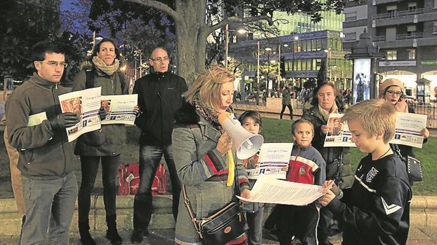 Concentración en Zaragoza contra el acoso escolar