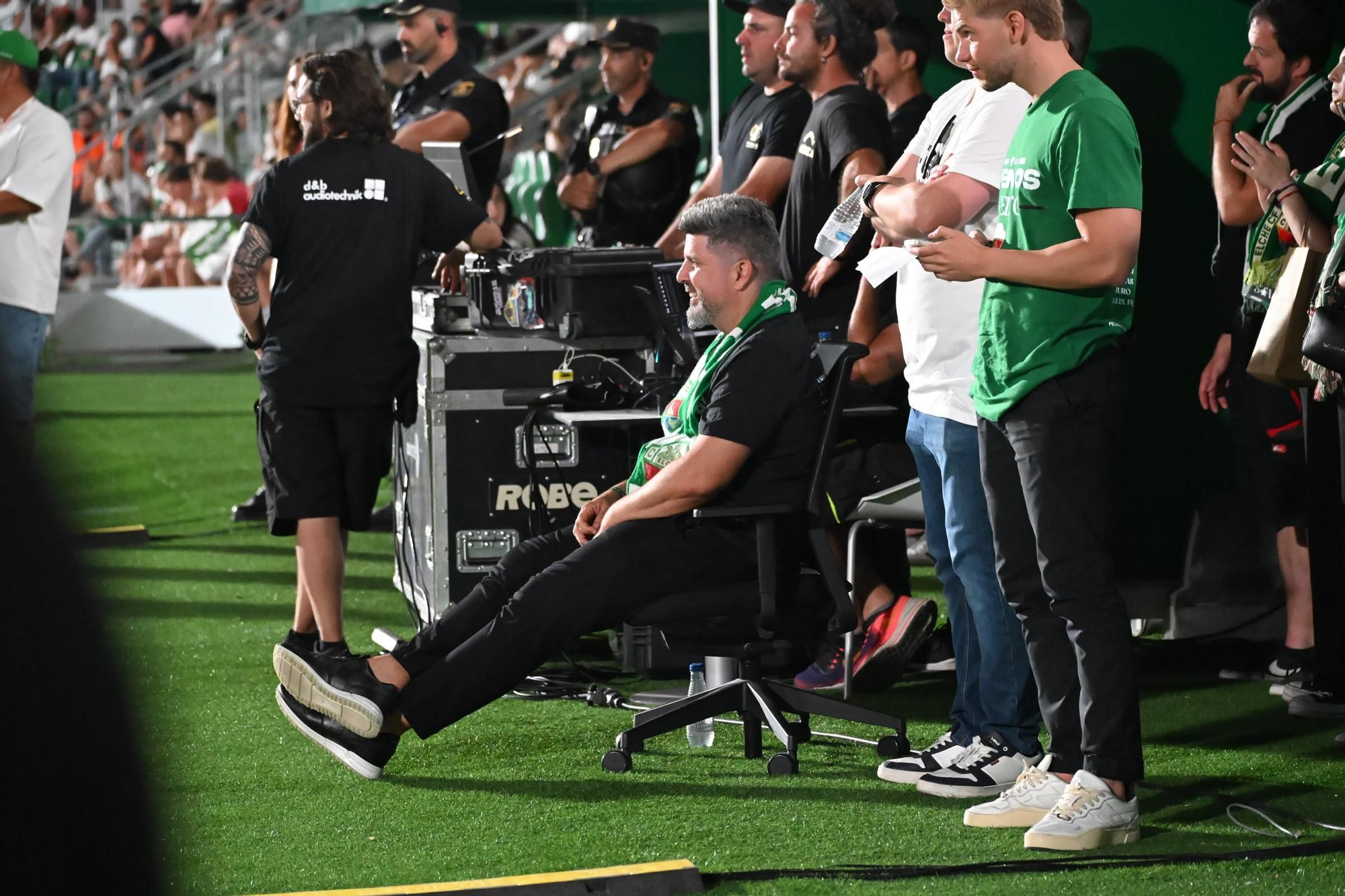 El Elche CF celebra el ascenso a Primera en el Martínez Valero