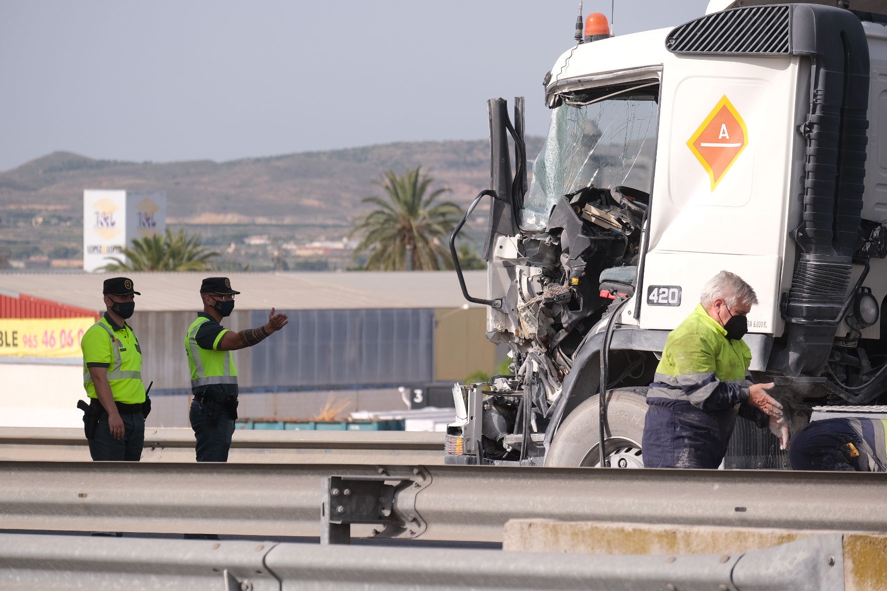 Un accidente en la A-31 provoca largas colas en la autovía