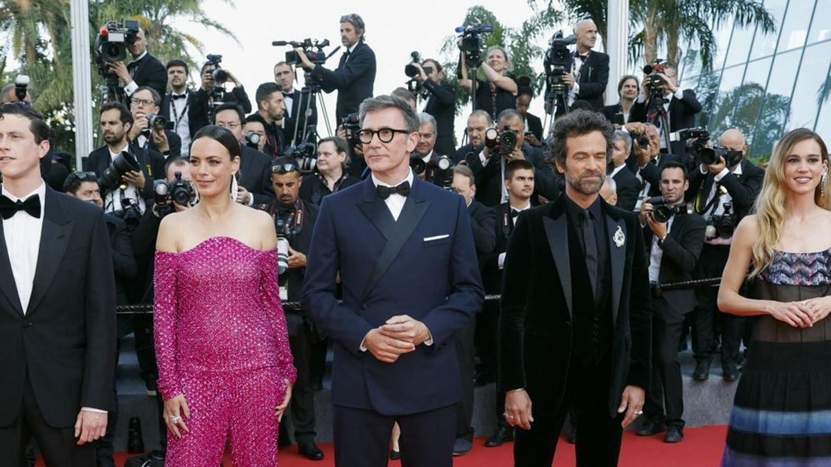 Michel Hazanavicius y la delegación de 'Coupez!' en el Festival de Cannes.
