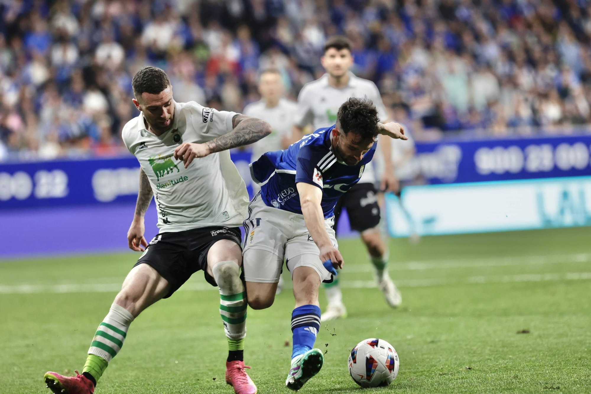 EN IMÁGENES: Partido y ambientazo del Real Oviedo-Racing de Santander disputado en el Tartiere