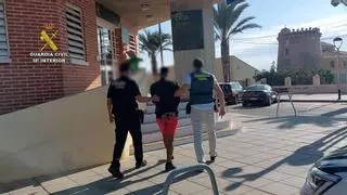 Detenido por agresión sexual a una turista británica en una zona de ocio de Pilar de la Horadada