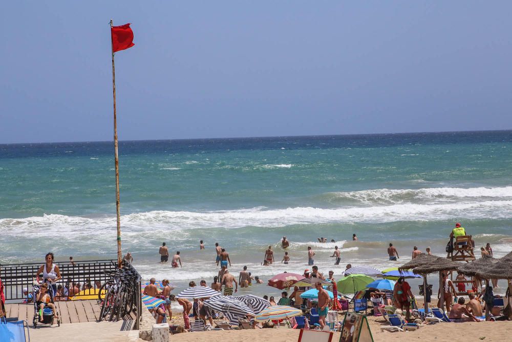 Bandera roja en las playas alicantinas