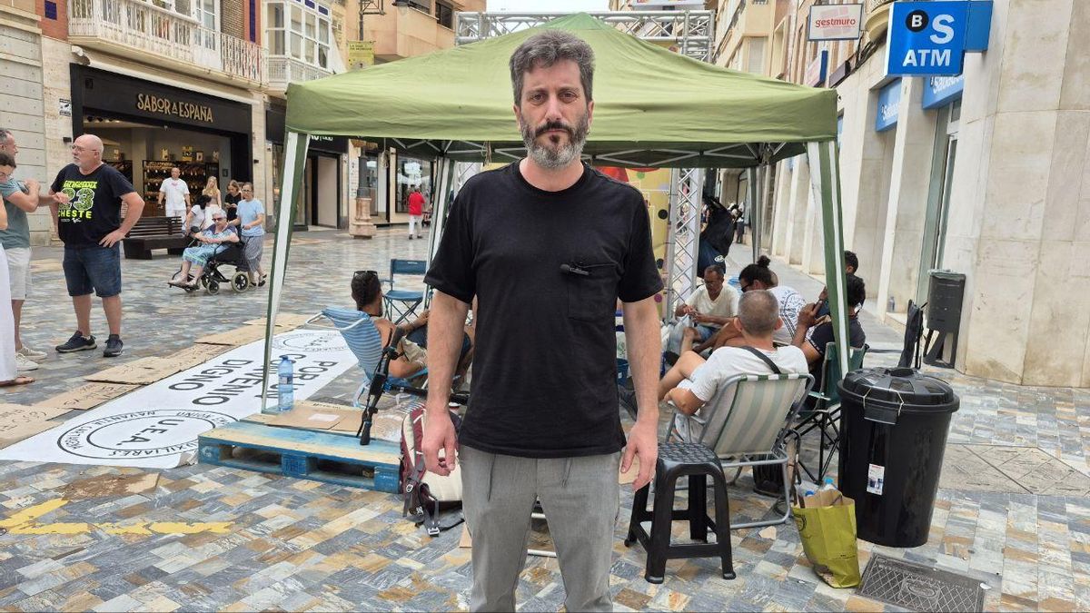 Víctor Egío, acompañando a los obreros en huelga