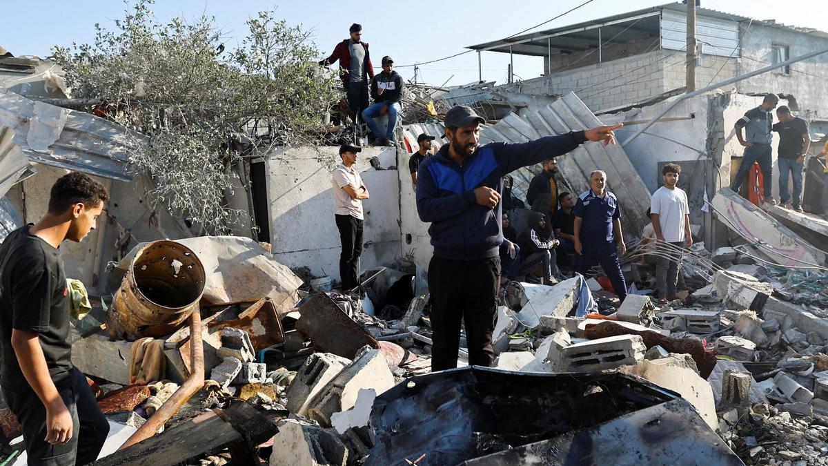 Destrucción y muerte en Khan Younis, en la franja de Gaza, tras un ataque aéreo