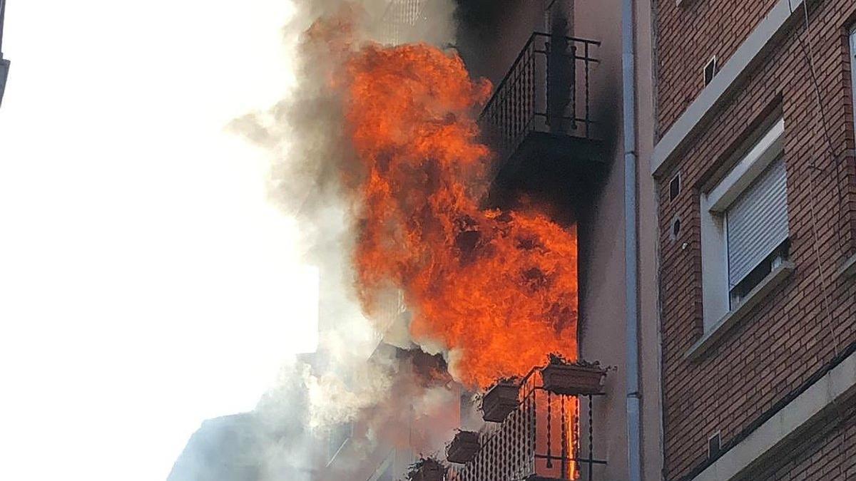 Incendio que ha comenzado a mediodía en la calle del Cós de Sallent (Bages) y se ha dado por extinguido en torno a las 17.00 horas, el 22 de diciembre del 2019
