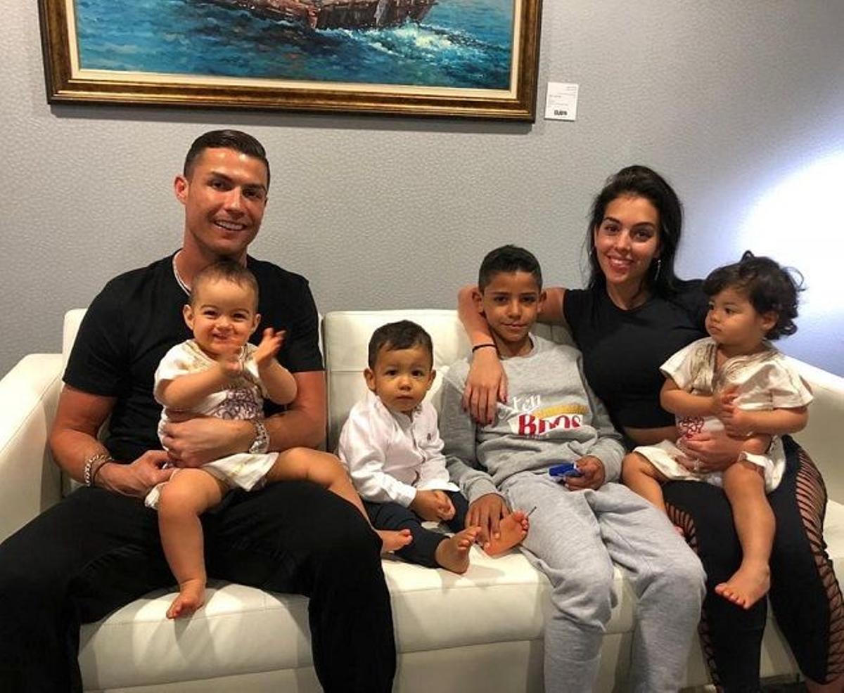 La estampa familiar de Cristiano Ronaldo y Gerogina Rodríguez con sus cuatro hijos