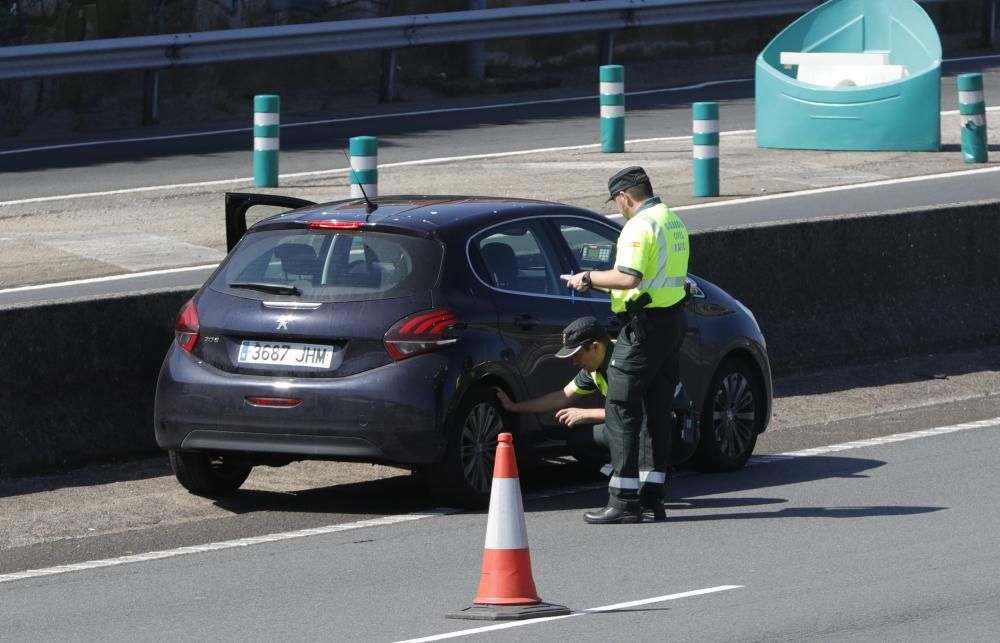 Tráfico corta hoy un carril de acceso a Vigo en la AP-9 para reconstruir el accidente mortal de tres menores en Teis