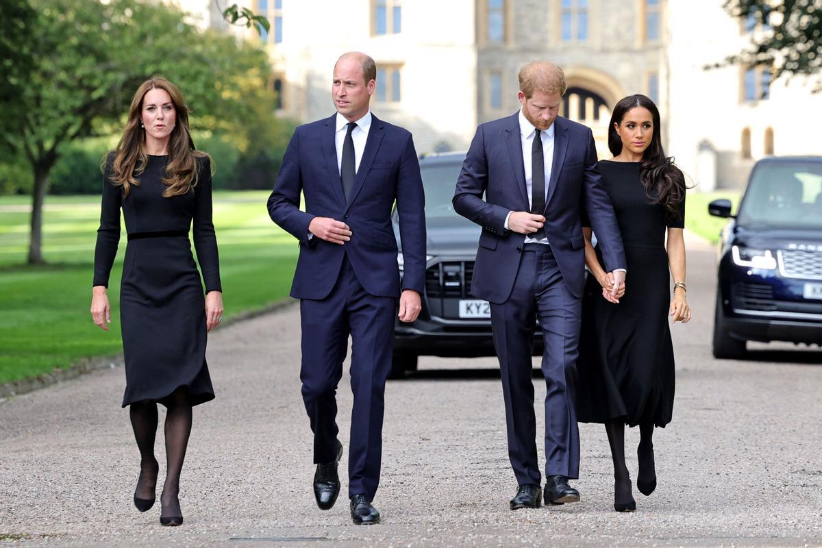 Los príncipes Guillermo y Enrique con sus esposas en Windsor