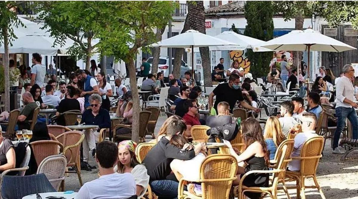 Terrazas en la plaza del Parque en una imagen de archivo