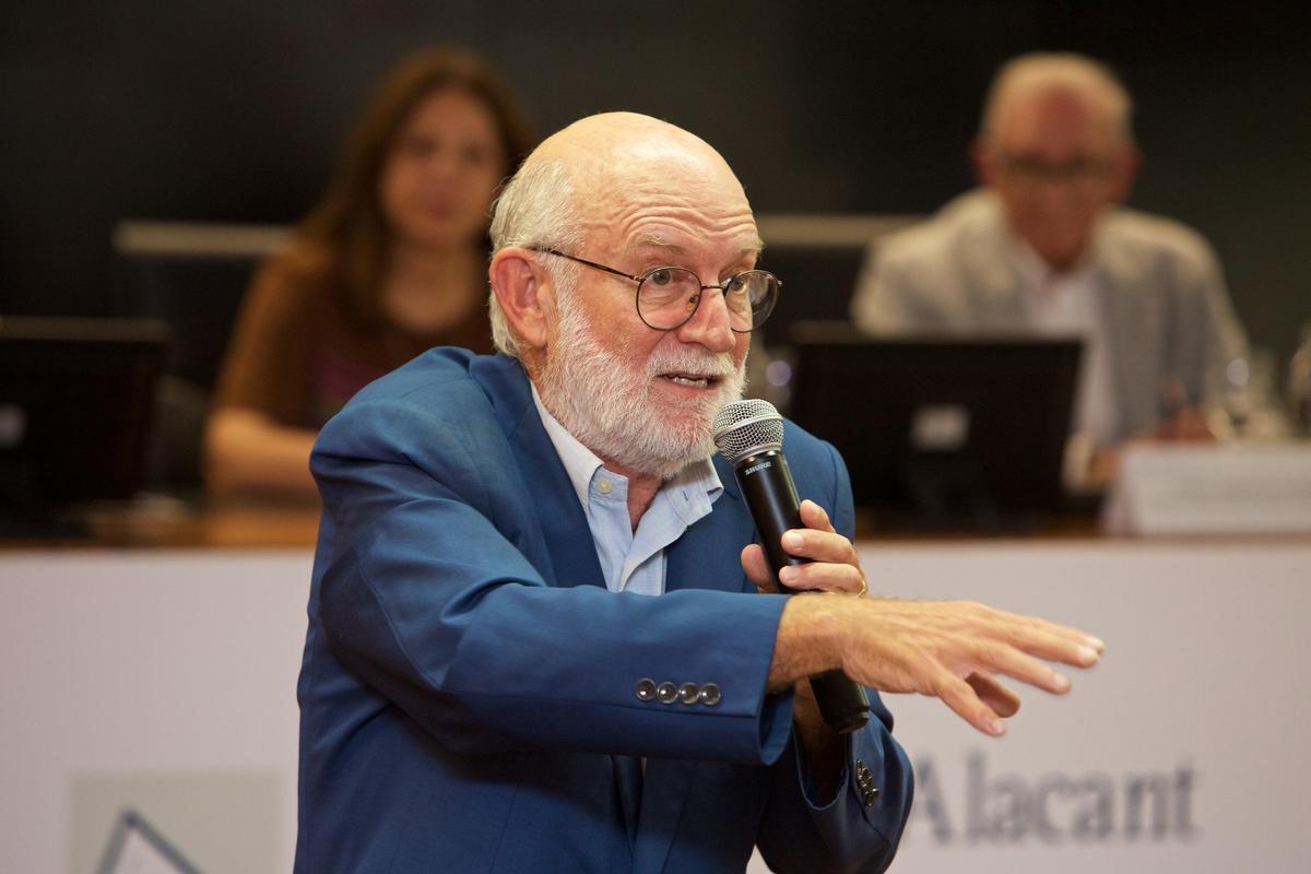 El padrino de la promoción, padrino de la promoción, Manuel Desantes Real, catedrático de Derecho Internacional Privado de la Universidad de Alicante