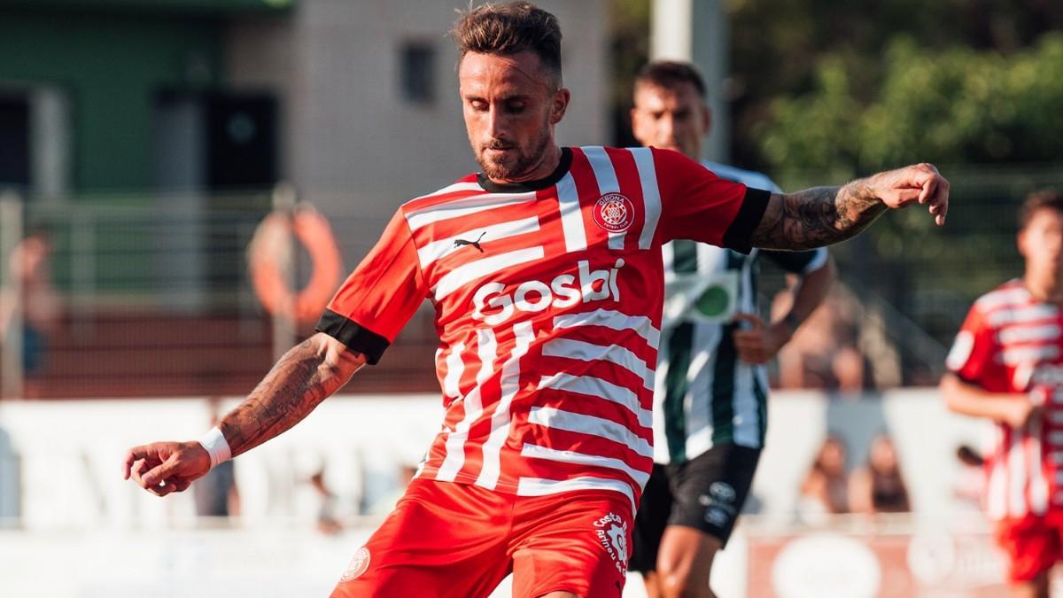 El Girona ha estrenado equipación en el amistoso de Peralada