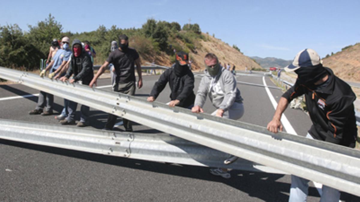 Els treballadors del carbó lleonesos han anunciat que continuaran les protestes com a mesura de pressió per a la recerca de solucions al futur del sector.