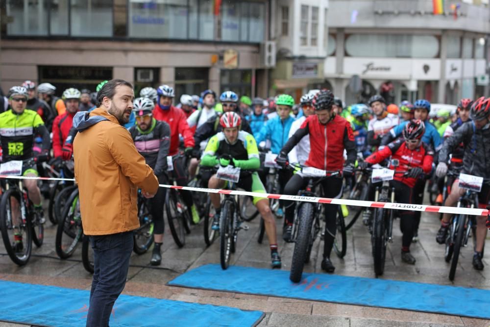 Unos 170 participantes desafiaron al mal tiempo para tomar la salida en la edición 2016 de la Ruta BTT do Cocido