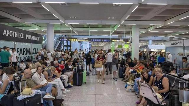 Ganz schön viel los: So sieht es häufiger am Flughafen auf Mallorca aus.