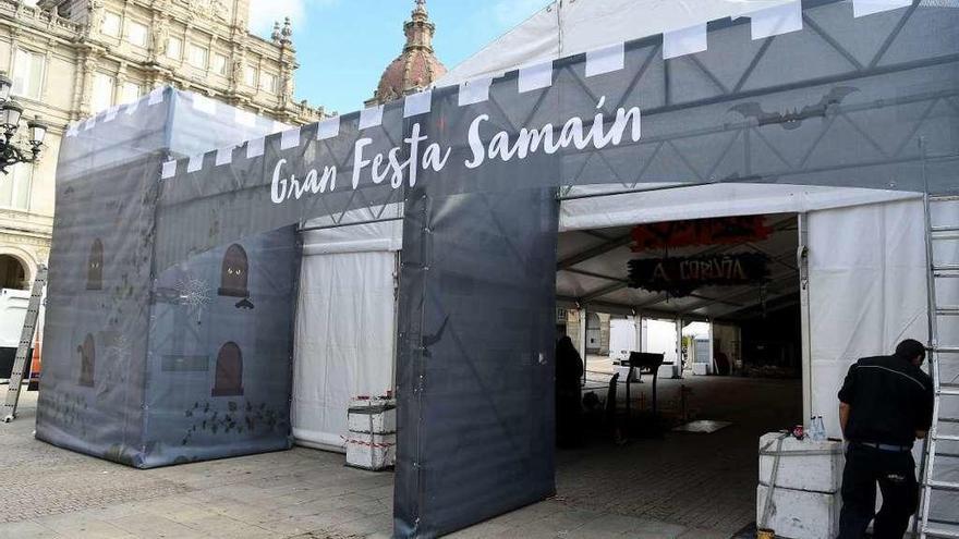 Montaje de la carpa de Samaín en la plaza de María Pita.