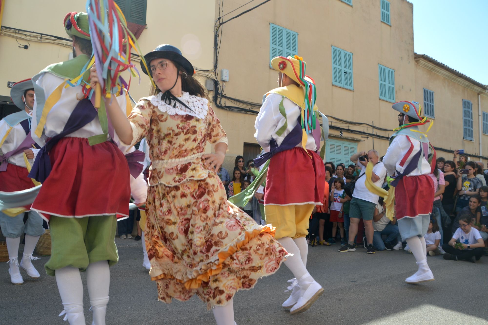 Las danzas ancestrales de los Cossiers de Manacor inician las Fires i Festes de este año