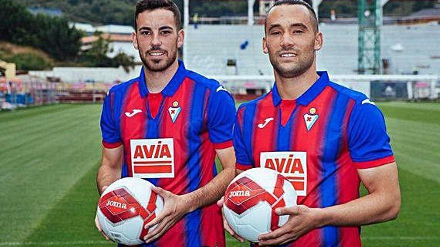 Edu Expósito y Quique González, ayer en su presentación como nuevos jugadores del Eibar.