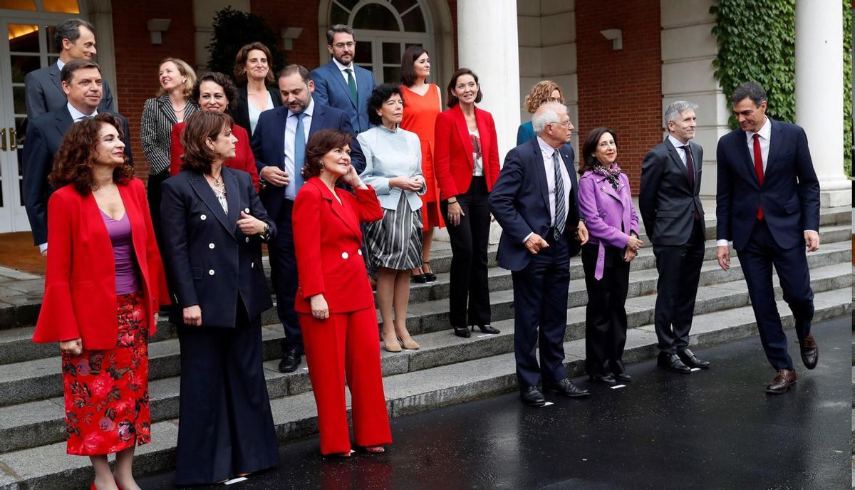 La primera fotografía del Gobierno de Sánchez en 2018 tuvo a cuatro ministrosnacidos en la C.Valenciana. efe