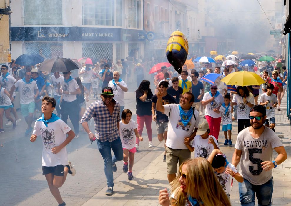 Multitudinaria participación en la tradicional carrera del Ayuntamiento a la plaza Castelar con motivo de la festividad de la Virgen de la Salud