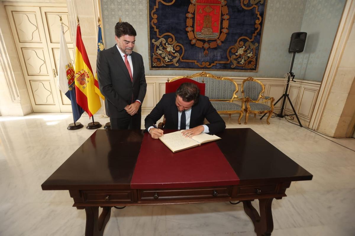 Las fotos de la "cumbre histórica" de los alcaldes de Alicante y Elche