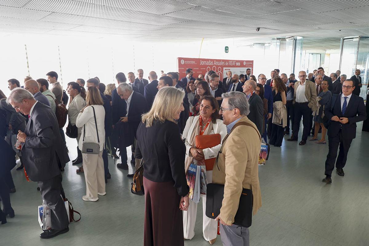 Cuando un congreso llega a El Batel, llega a un edificio que está preparado para él, que lleva años observando, acogiendo y entendiendo cómo respiran los grandes encuentros.