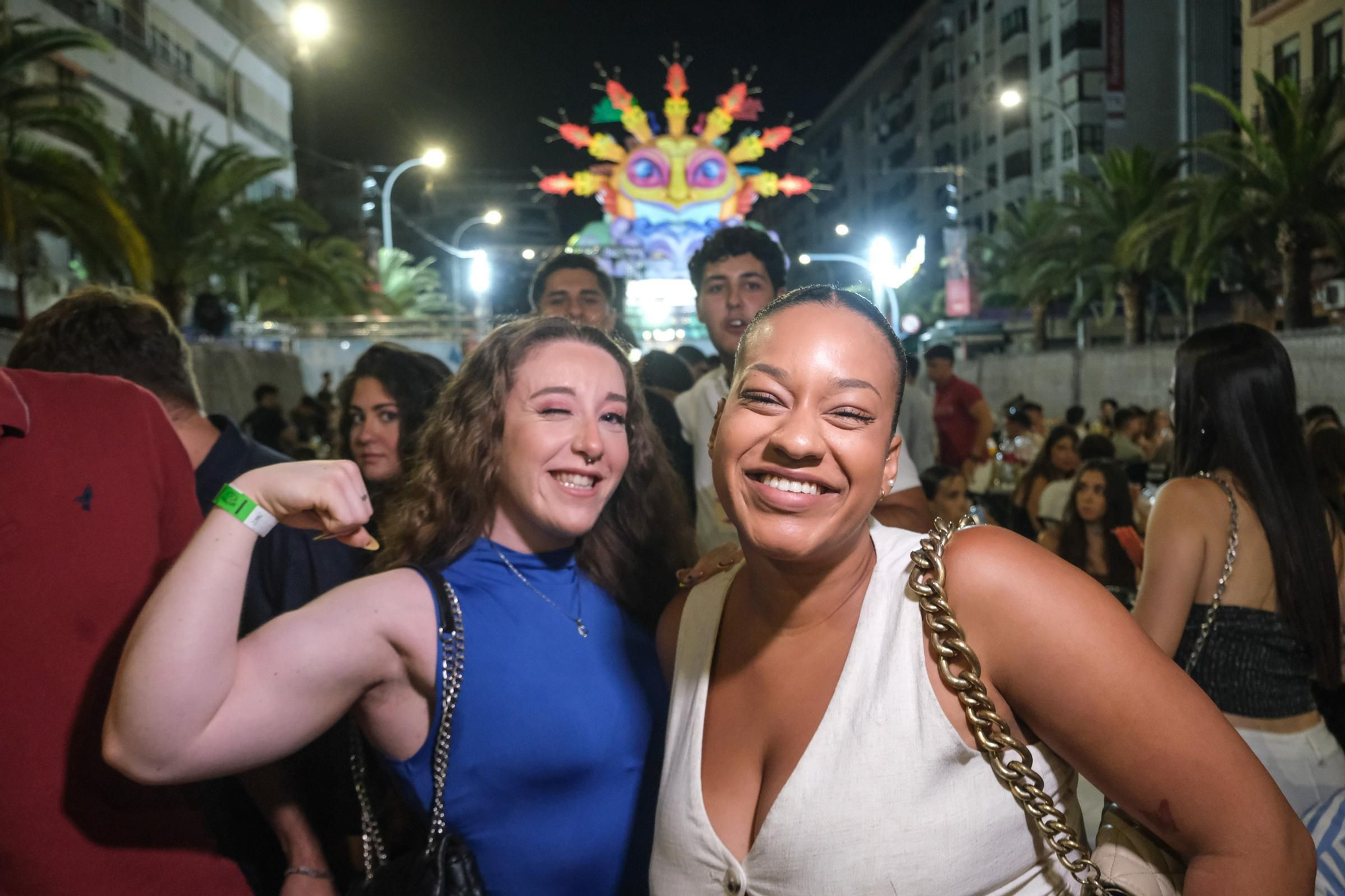 Galería de fotos: así es salir de fiestas en Hogueras de Alicante
