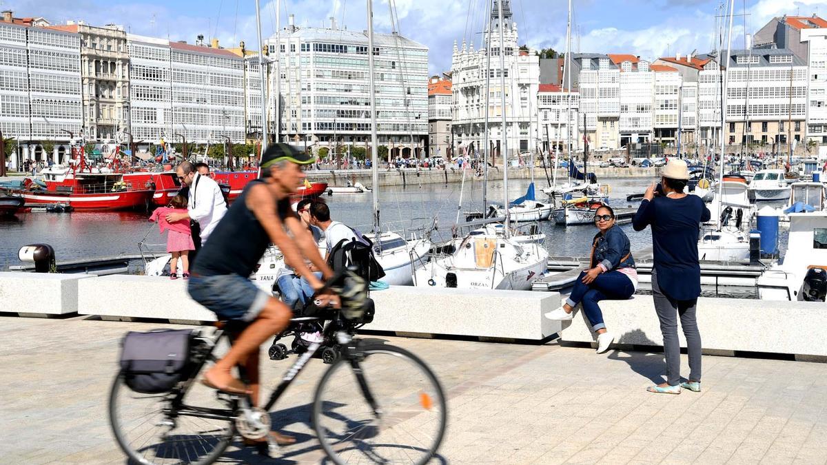 La Marina y O Parrote, en A Coruña, entre las zonas más fotografiadas por los turistas en la ciudad.