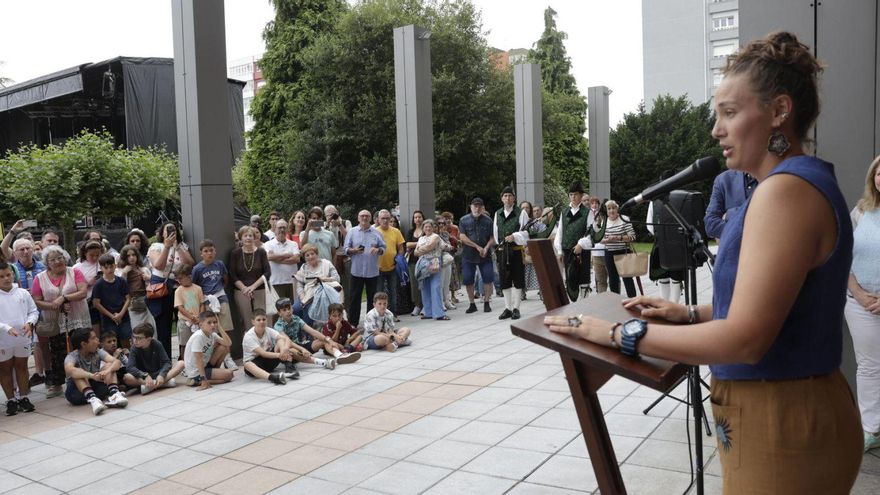 Cheza, durante su pregón de las fiestas de Piedras Blancas. | MIKI LÓPEZ
