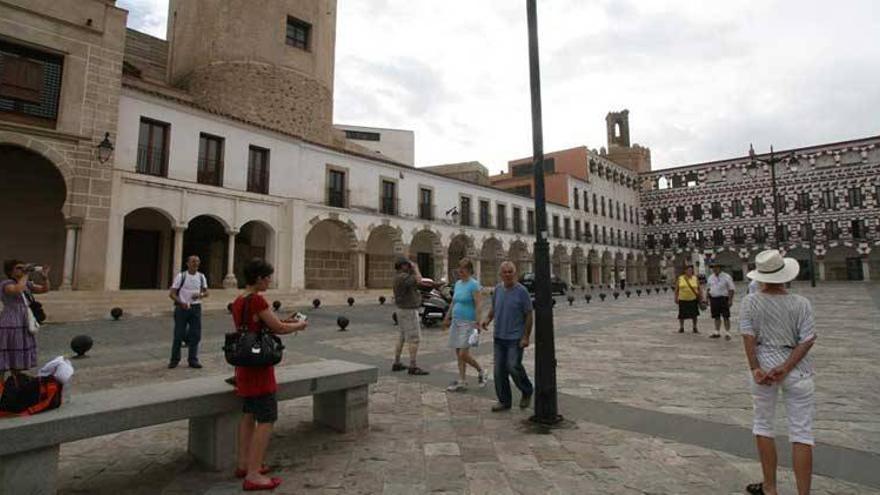 El alcalde ve muy positivo el incremento de visitantes durante este verano en Badajoz