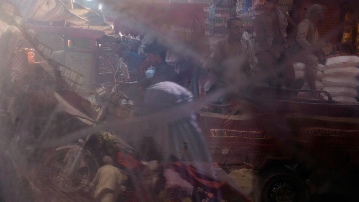 Una mujer con burka en Mazar-e -Sharif.