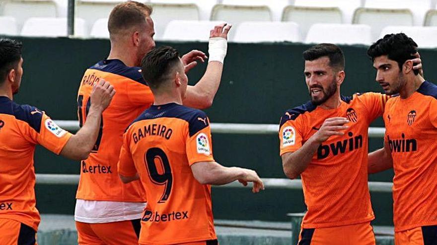 Una imagen de la celebración del Valencia CF en uno de los goles del Villamarín