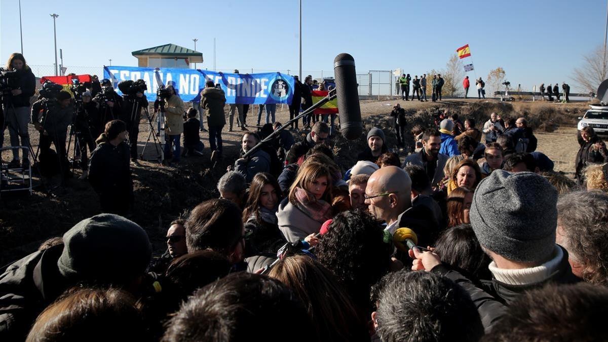 Acto de campaña de ERC frente a la cárcel de Estremera.