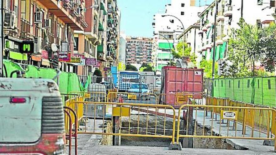 Paralizada la obra del colector en la calle San Mateo por un defecto en los materiales