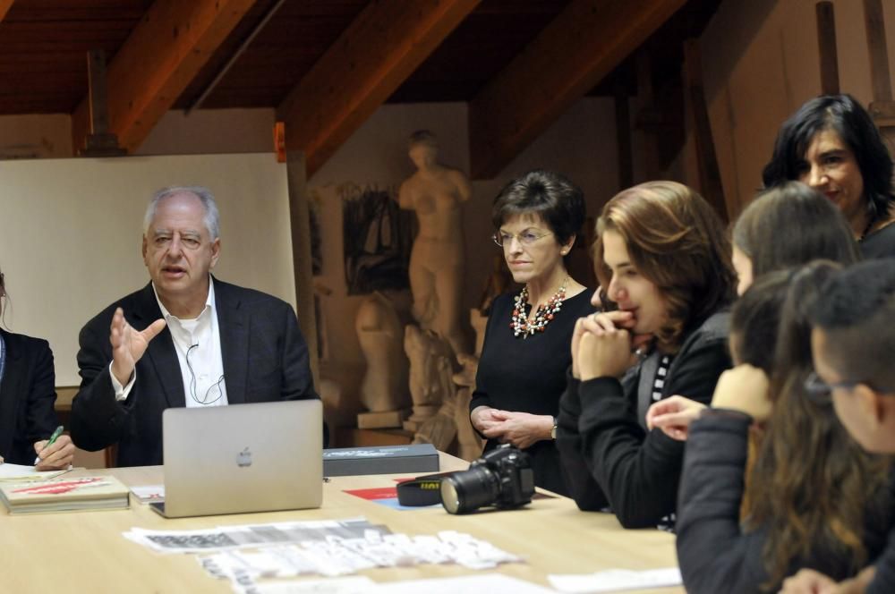 William Kentridge visita un instituto de Mieres