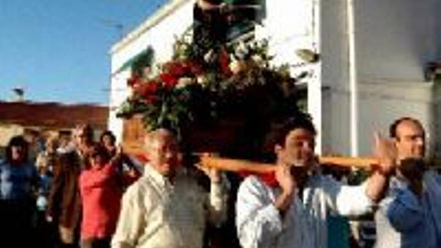 PROCESION DE SAN MARCOS POR LOS ALREDEDORES DE SU ERMITA