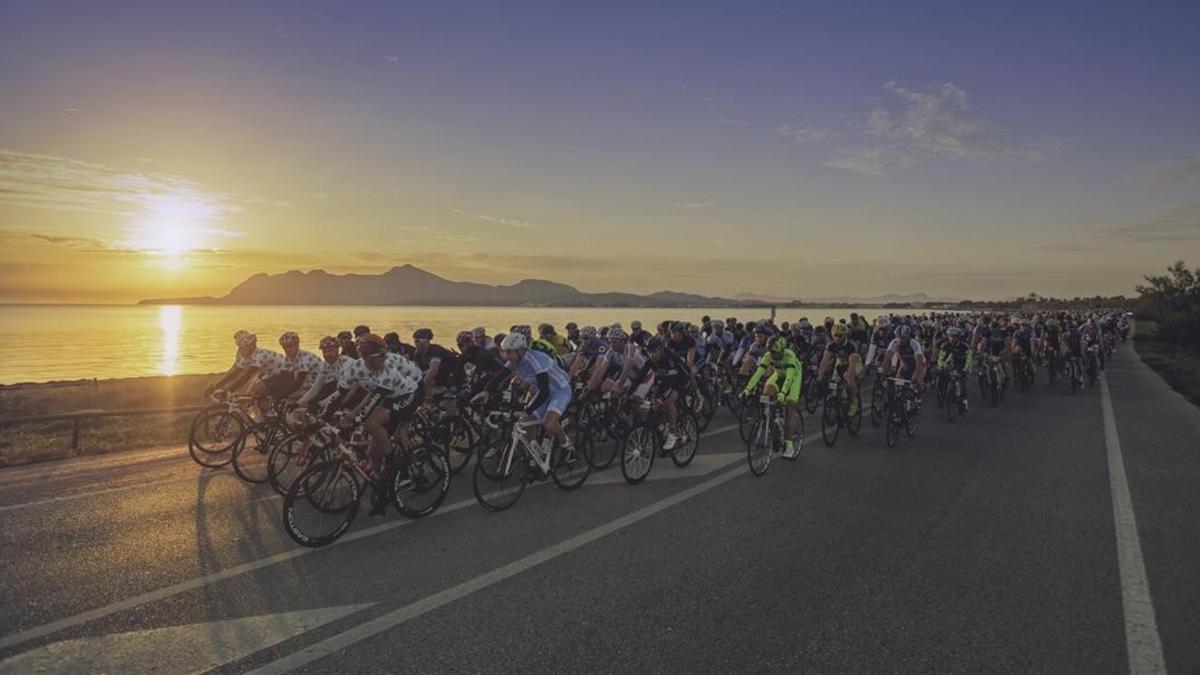 Imagen de la edición del 2015, que como la actual partió y llegó a la playa de Muro, al norte de Mallorca.