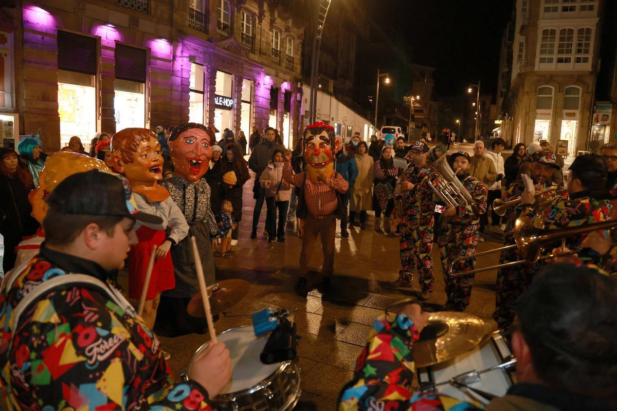 El Meco y los cabezudos estrenan el carnaval en Vigo
