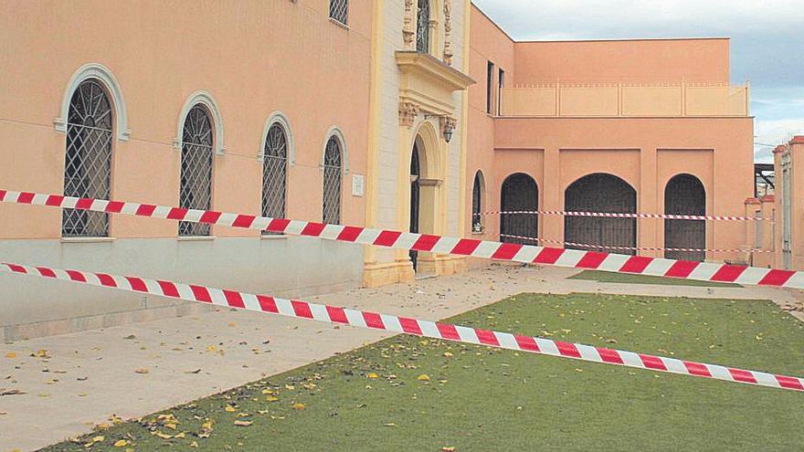 Atrio del monasterio que era acordonado para evitar accidentes.