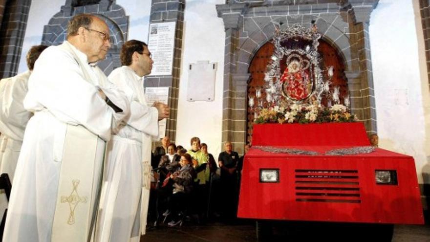 La Virgen del Pino sale de Teror