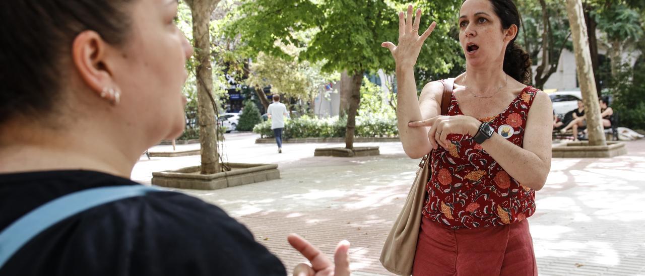 Miriam Peña interpreta lo que dice Maite Berrocoso.