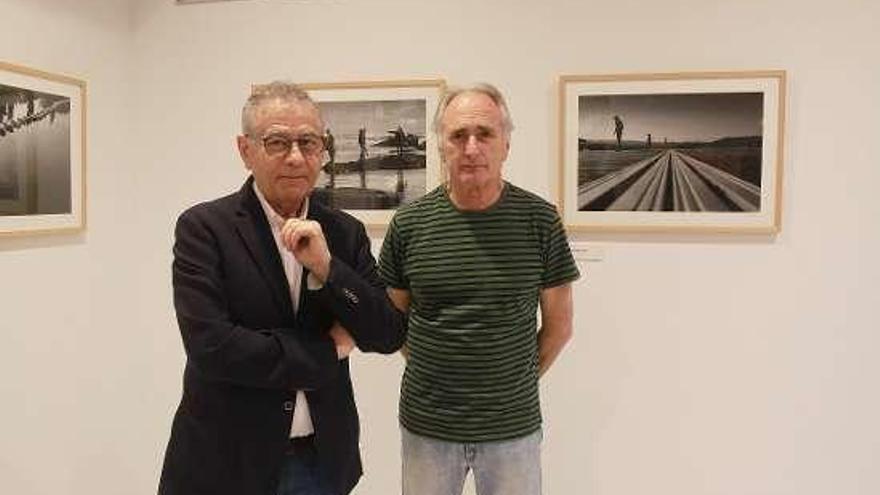 Roberto Verino en la sala con Plácido L. Rodríguez. // Iñaki Osorio